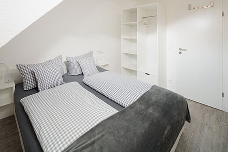 Schlafzimmer 1 Fewo 35, Appartementhaus am Kurpark